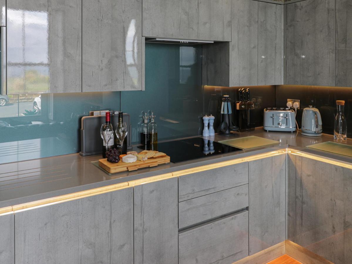Sapphire Seas Whitby Apartment ภายนอก รูปภาพ