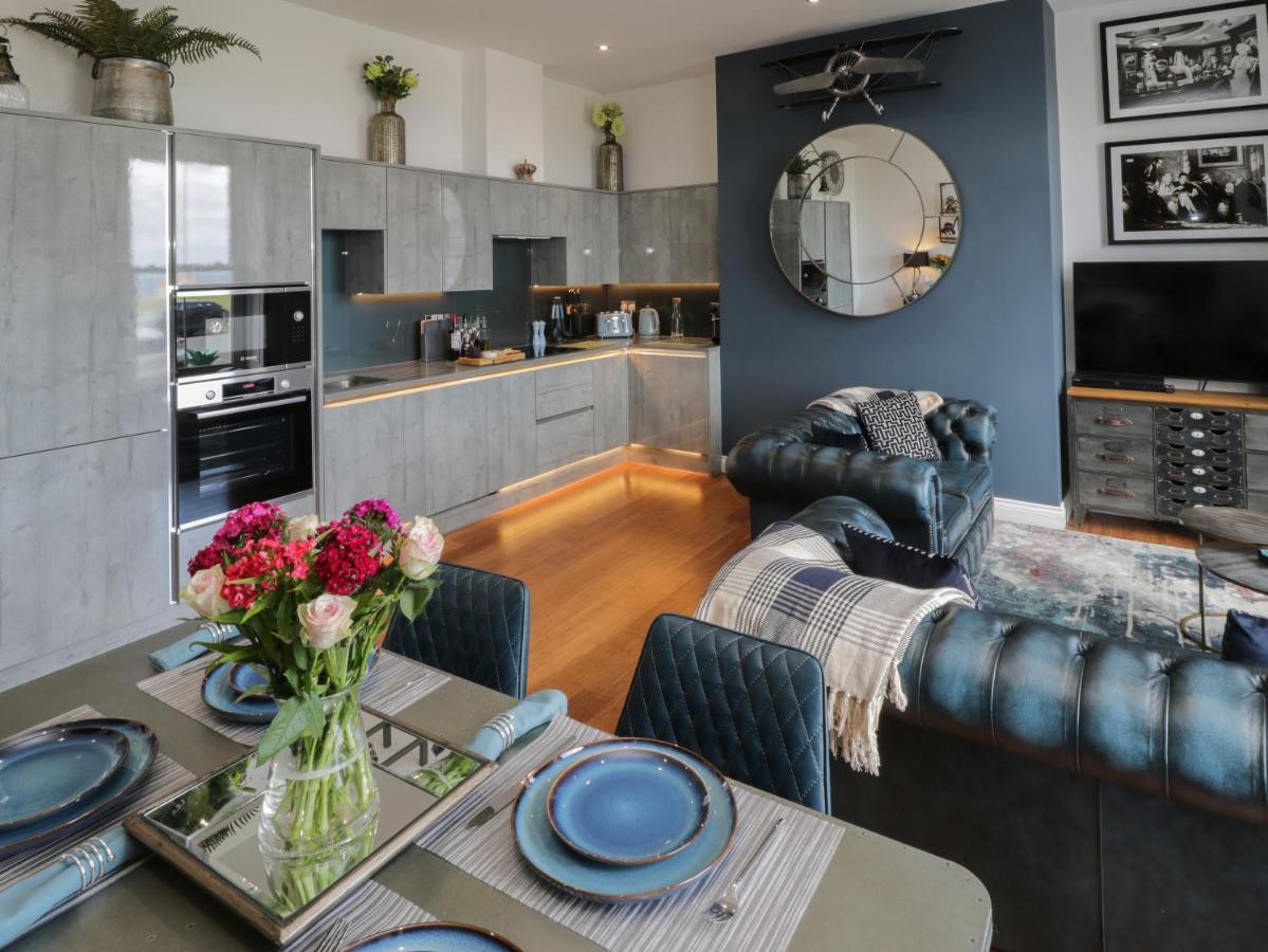 Sapphire Seas Whitby Apartment ภายนอก รูปภาพ