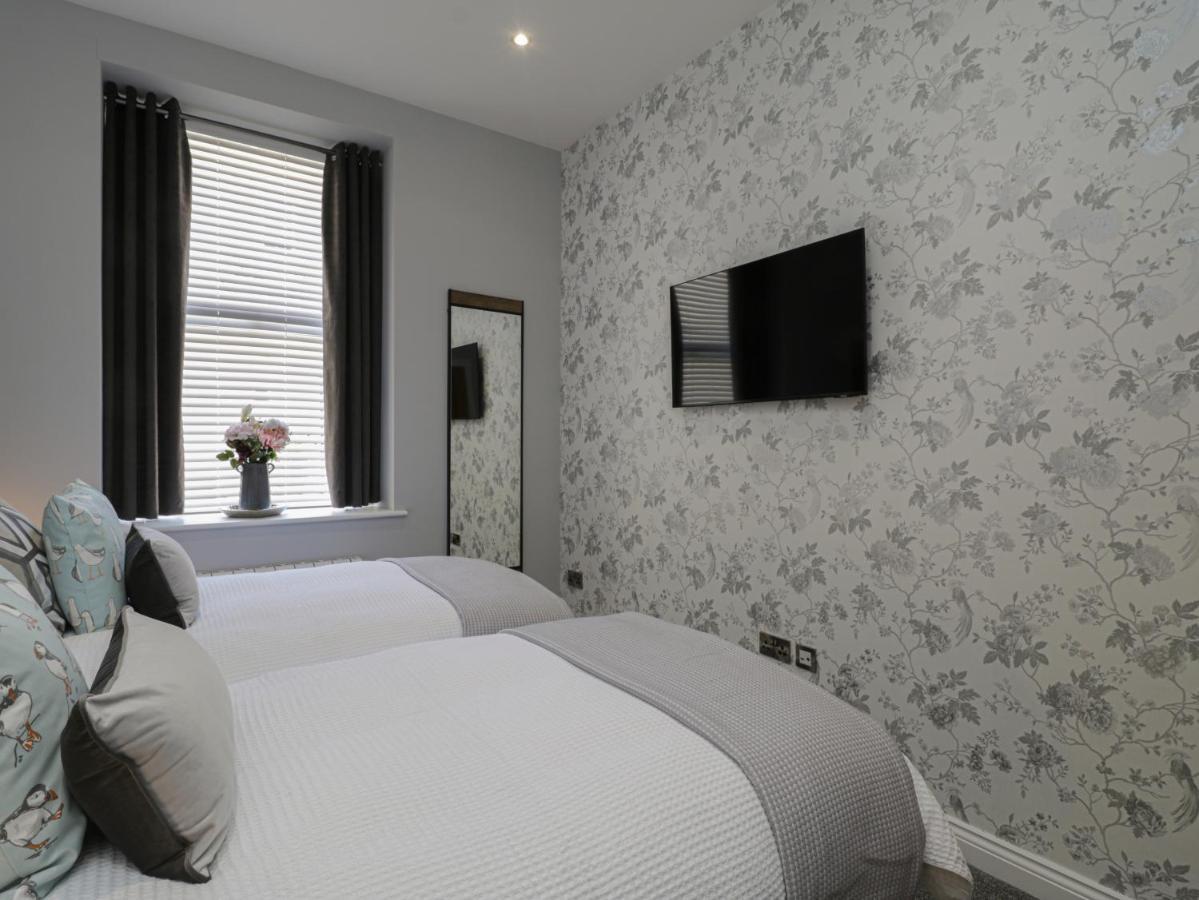 Sapphire Seas Whitby Apartment ภายนอก รูปภาพ