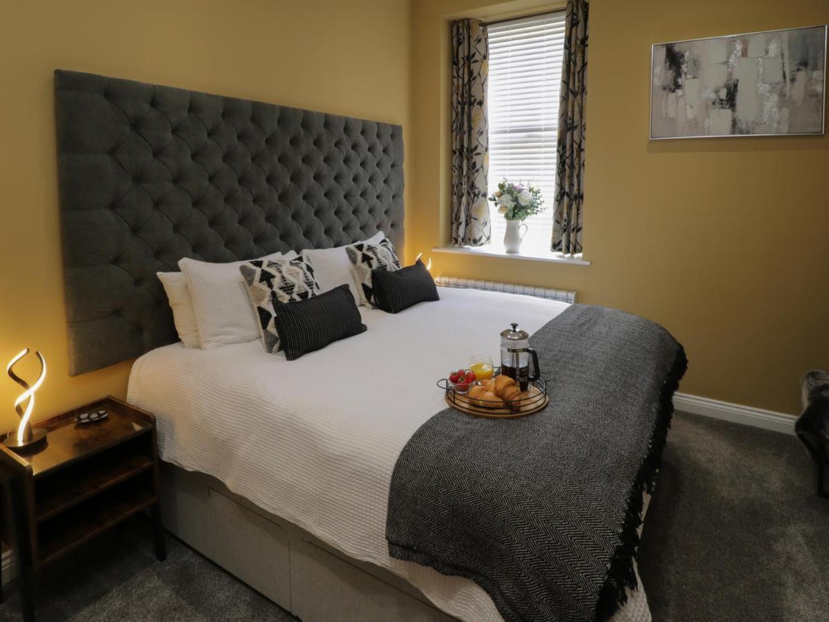 Sapphire Seas Whitby Apartment ภายนอก รูปภาพ