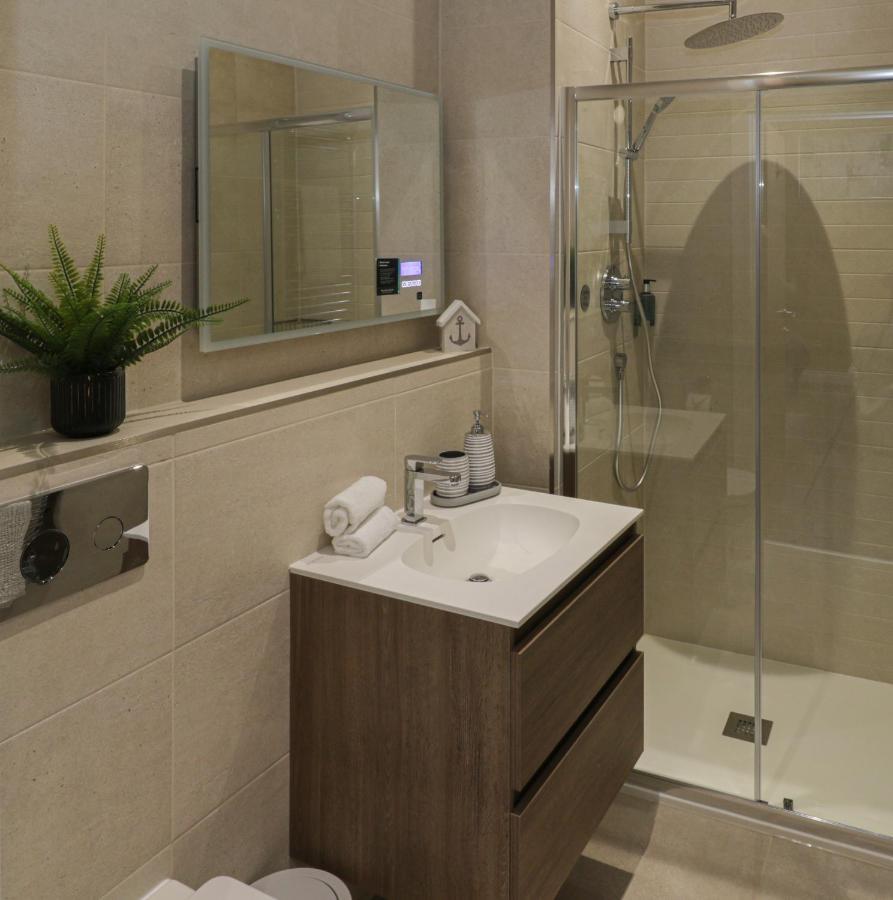 Sapphire Seas Whitby Apartment ภายนอก รูปภาพ