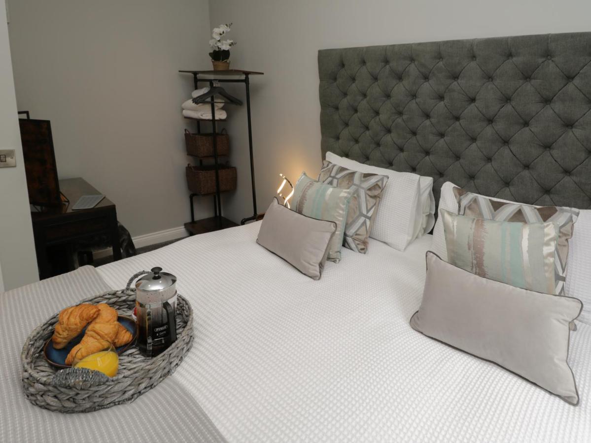 Sapphire Seas Whitby Apartment ภายนอก รูปภาพ