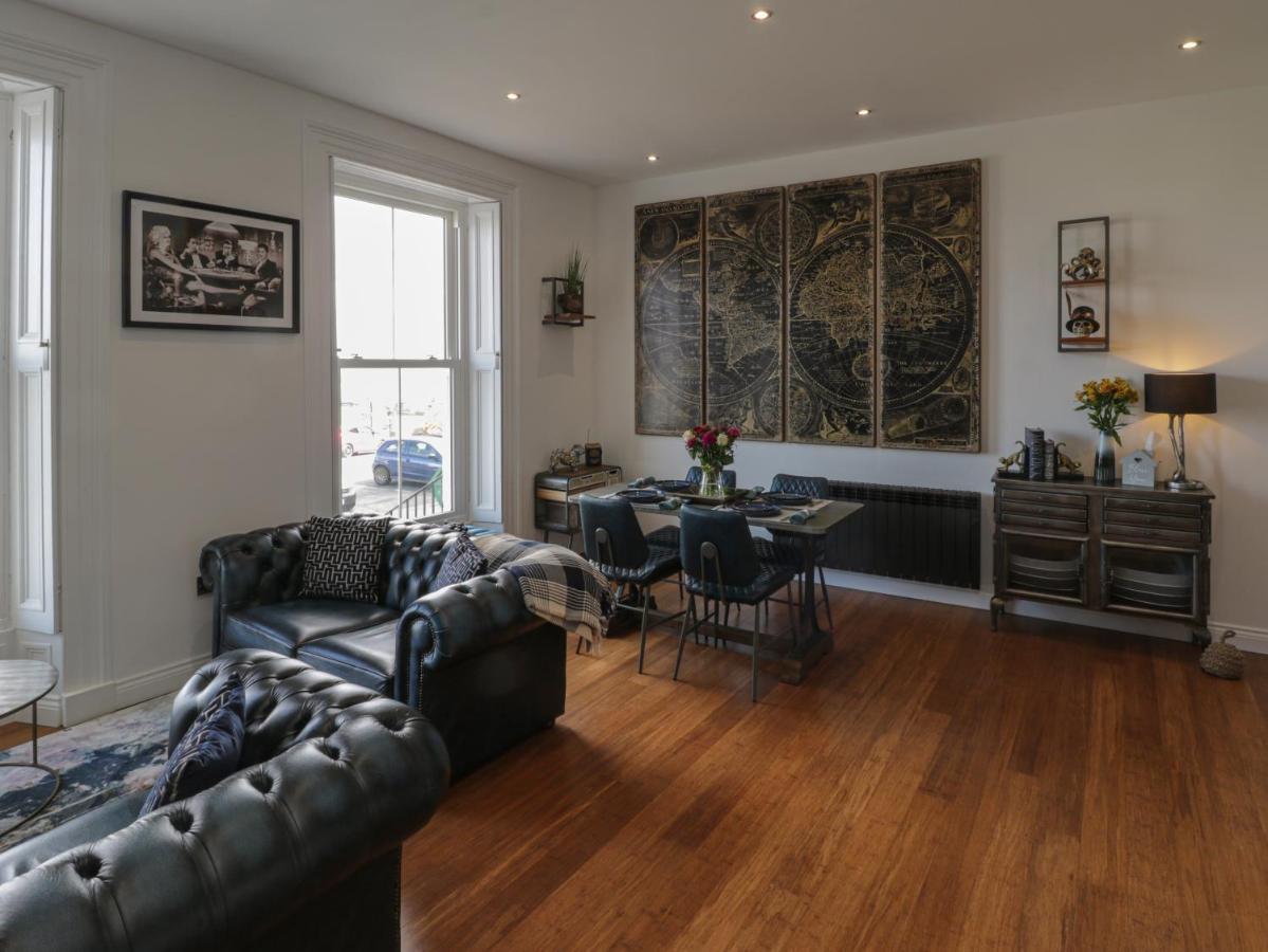 Sapphire Seas Whitby Apartment ภายนอก รูปภาพ